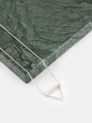 Collar triángulo invertido