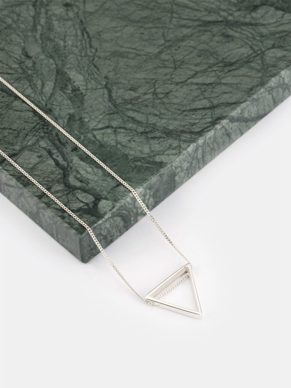 Collar triangle invertit