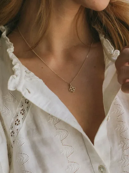 martelie-collares-collar-flor-de-barcelona-pequena-oro-9k-2