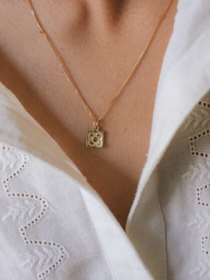 martelie-collares-collar-panot-flor-de-barcelona-pequena-oro-9k-2-2