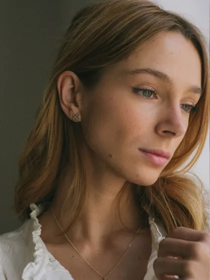 martelie-pendientes-pendiente-flor-de-barcelona-pequena-oro-9k-2