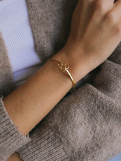 martelie-pulseras-pulsera-flor-de-barcelona-rigida-oro-2