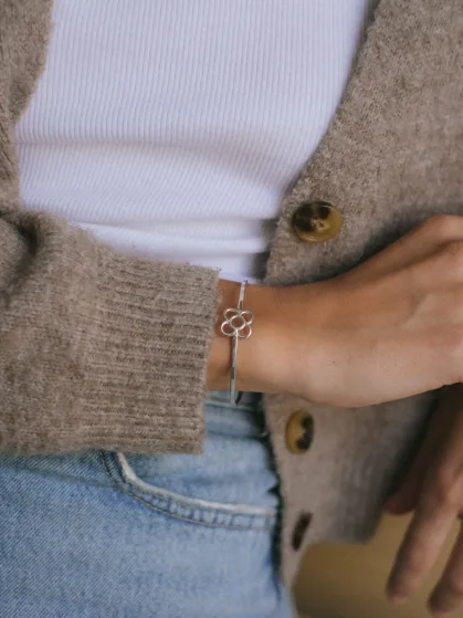 matelie-pulseras-pulsera-flor-de-barcelona-rigida-plata-7